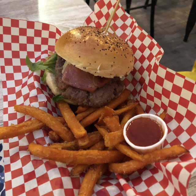 Hamburguesa Ola Lá Con Guarnición de Boniato Frito
