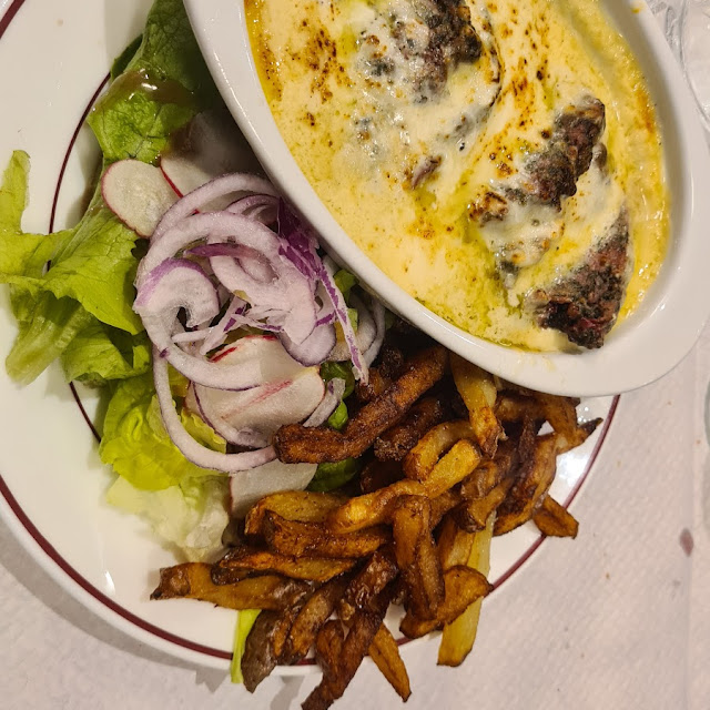 Andouillette Sauce Moutarde Frites Salade