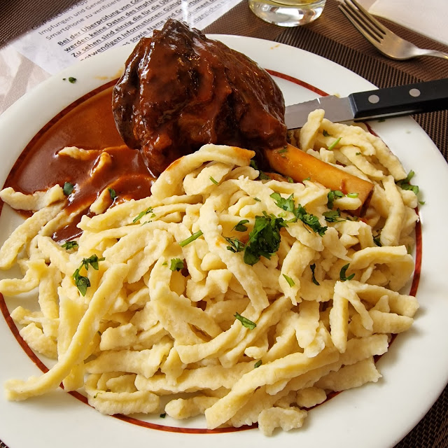 Lammhaxe Mit Spätzle