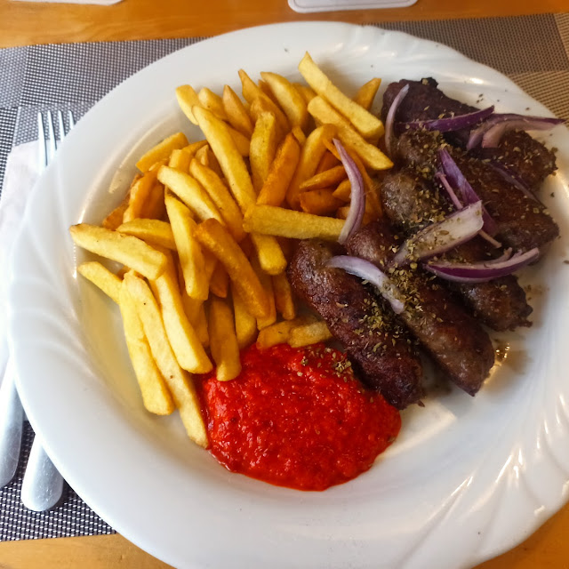 Cevapcici Mit Pommes