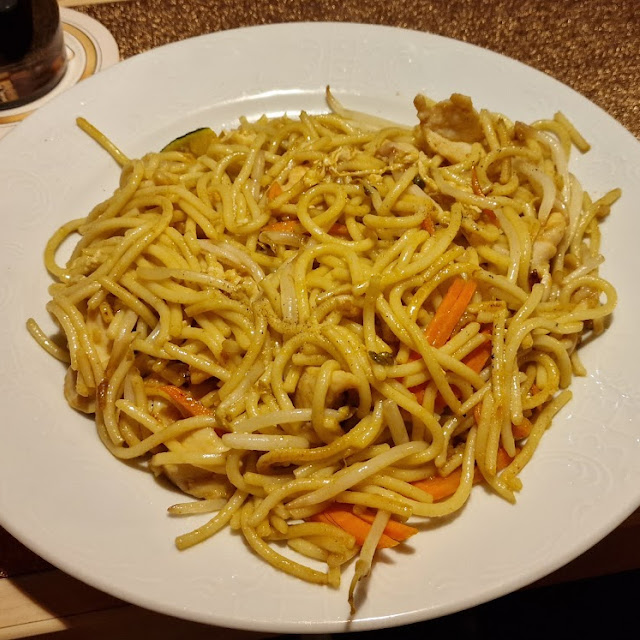 Gebratene Nudeln Mit Huhn