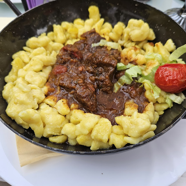 Gulas Vita Cu Galuste Traditionale