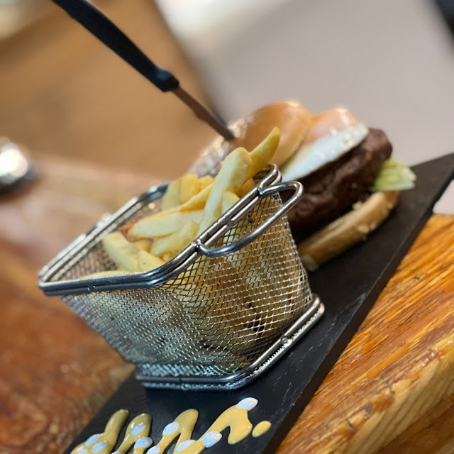 Hamburguesa de Buey Con Patatas