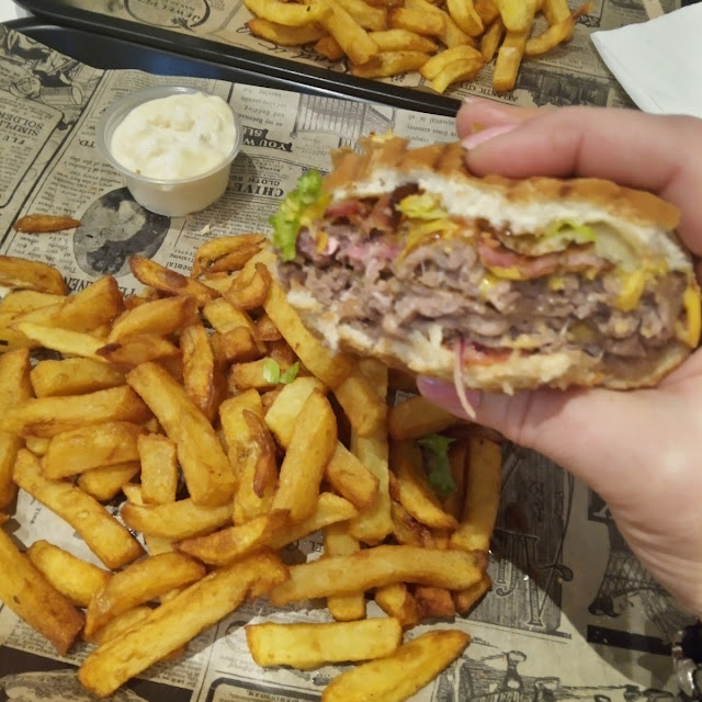 Burger Pain Noir Changé En Blanc Double Steak