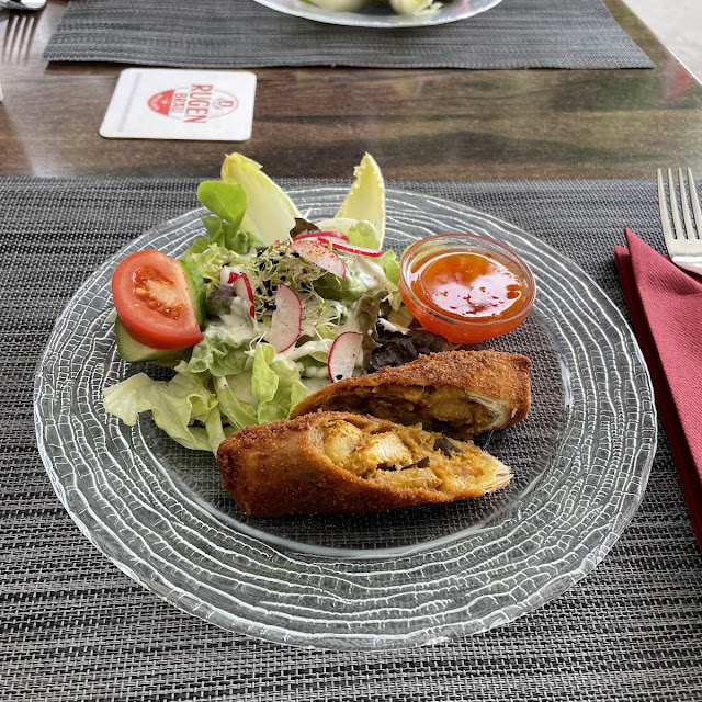 Frühlingsrolle Mit Poulet Und Salat