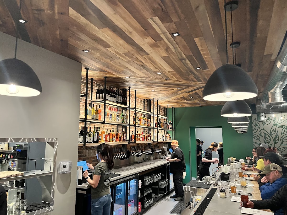 Eye Tooth Tavern & Eatery