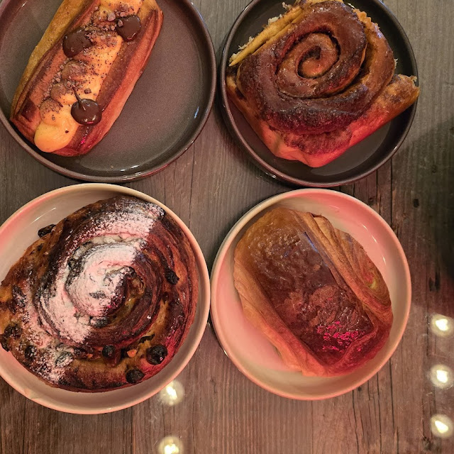 Flauto Crema E Cioccolato Cinnamon Roll Girella Crema E Uvetta Pain Au Chocolat