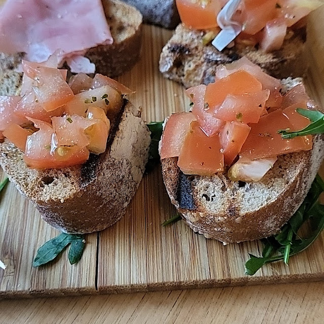 Bruschette Con Pomodorini