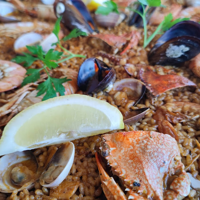 Paella Mixta Y Paella de Marisco
