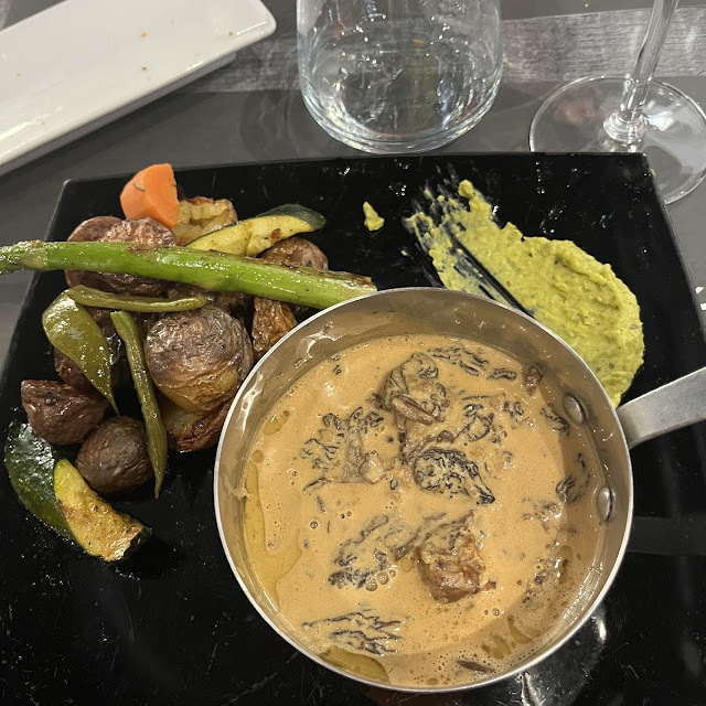 Croûte Aux Morilles Et Vin Jaune