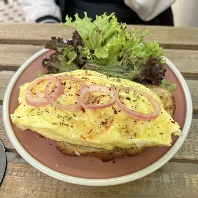 Scrambled Egg on Toast