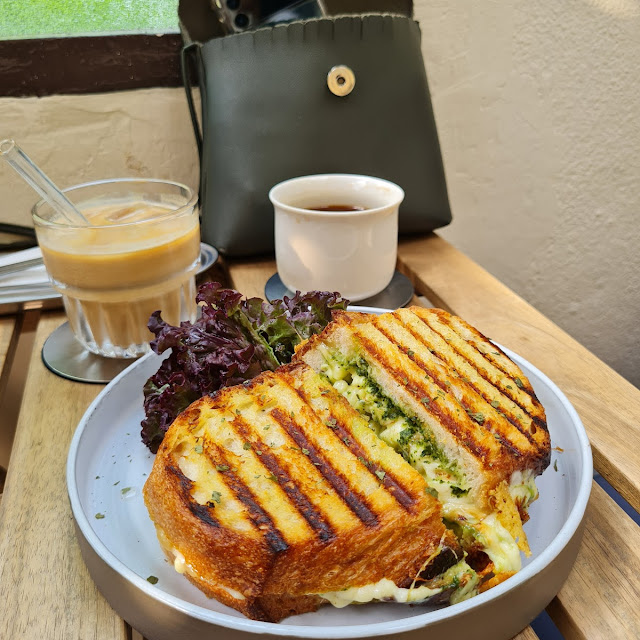 Grilled Cheese Sandwich with Pesto