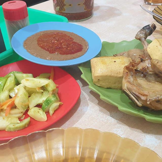 Ayam Goreng Dan Tahu Goreng