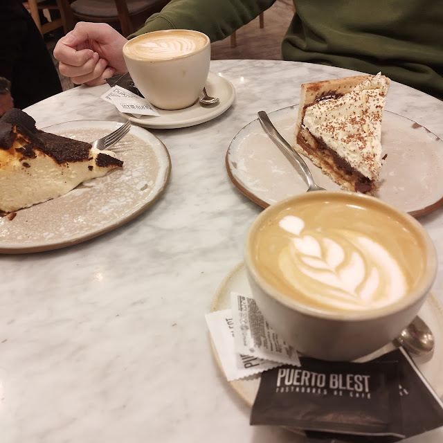Café Con Leche de Almendras Y Torta Banana Split