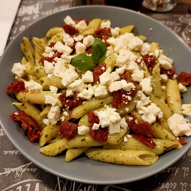 Paste Cu Pesto Verde Roșii Uscate Și Feta
