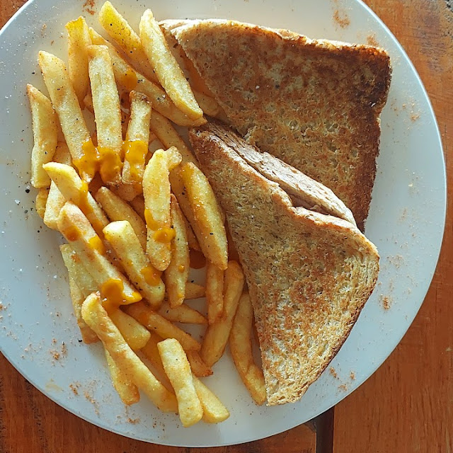 Toasted Bacon Egg Cheese & Tomatoe with Chips