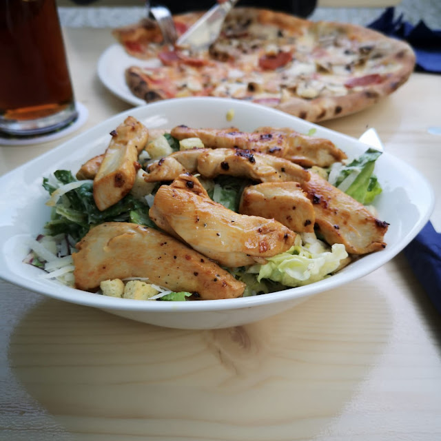 Ceasar Salat Mit Hähnchenstreifen