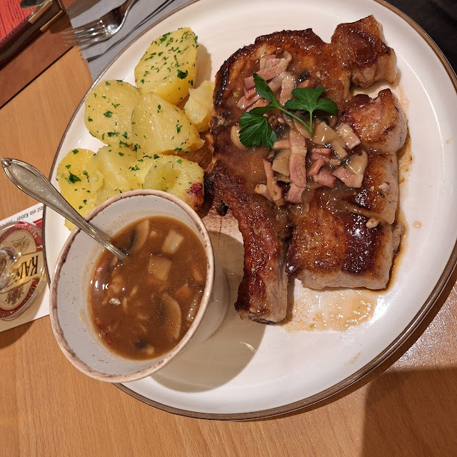 Kortlett Mit Pilzen Kartoffeln