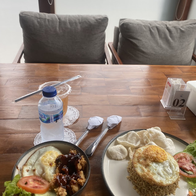 Rice Bowl Chicken Black Paper Dan Nasi Goreng Mandala