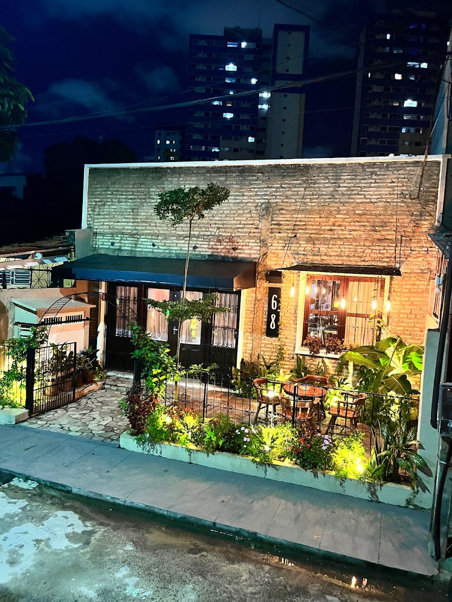 Flores Arte Bistro