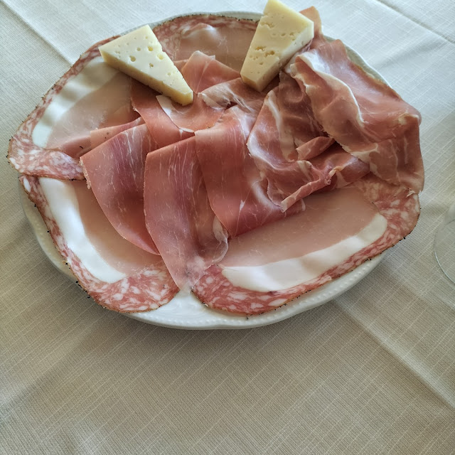 Piatto Misto Di Affettati E Formaggi