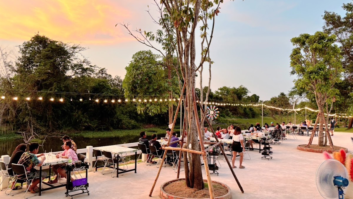 ร้านอาหารพื้นบ้านภูหาน (Phuhan Restaurants)