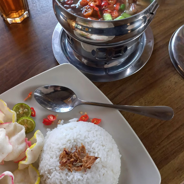 Sop Daging Iga Mangkok Panas