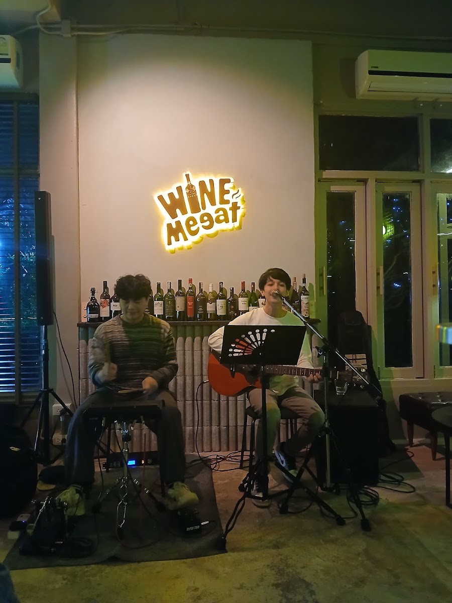 wine meeat ไวน์ มีทท์