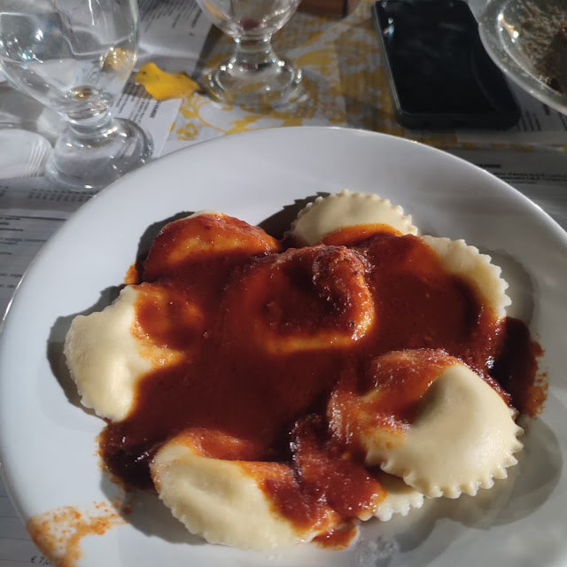 Ravioli Di Ricotta Al Sugo Di Maiale