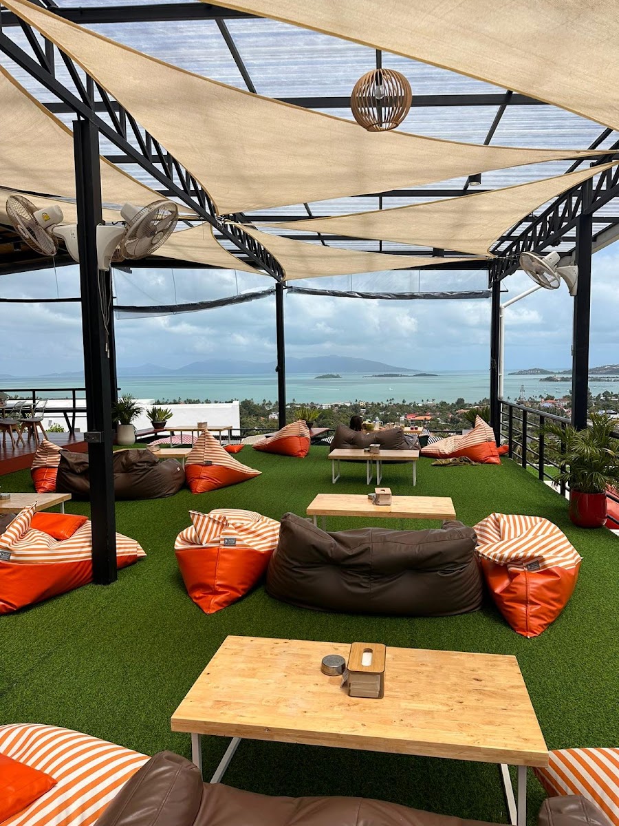 SAMUI HILL CLUB- Sauna, bar, pool & restaurant viewpoint