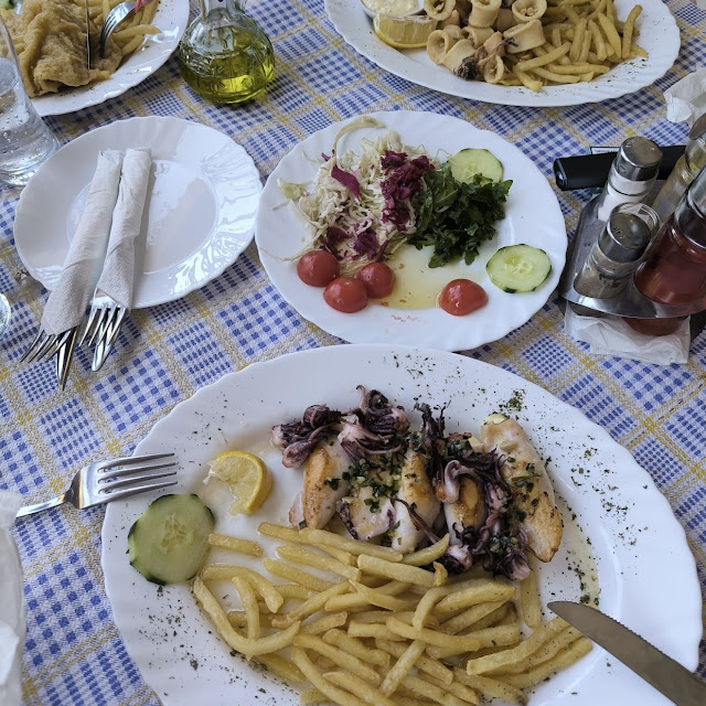 Tintenfisch Fritiert Mit Pommes