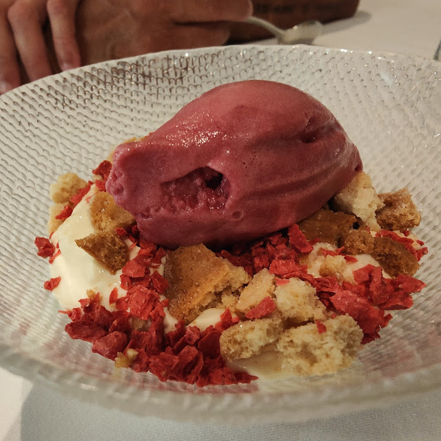 Cremoso de Queso Y Sorbete de Fresa