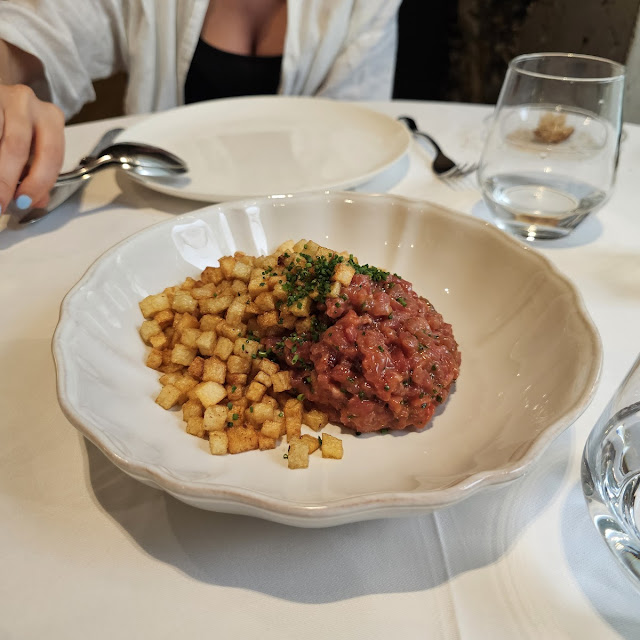 Steak Tartar Con Papas Fritas