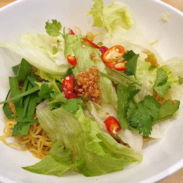 Crispy Chicken with Dry Egg Noodle