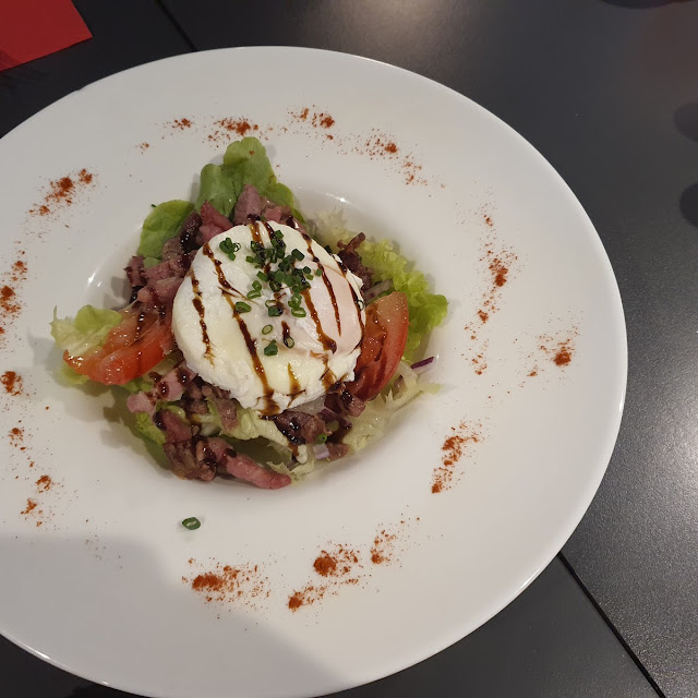 Œuf Mollet Lardons Tomate Salade