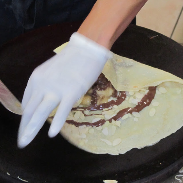 Chocolate Sauce Banana with Almonds