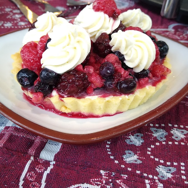Tarta Crema Y Frutas Rojas