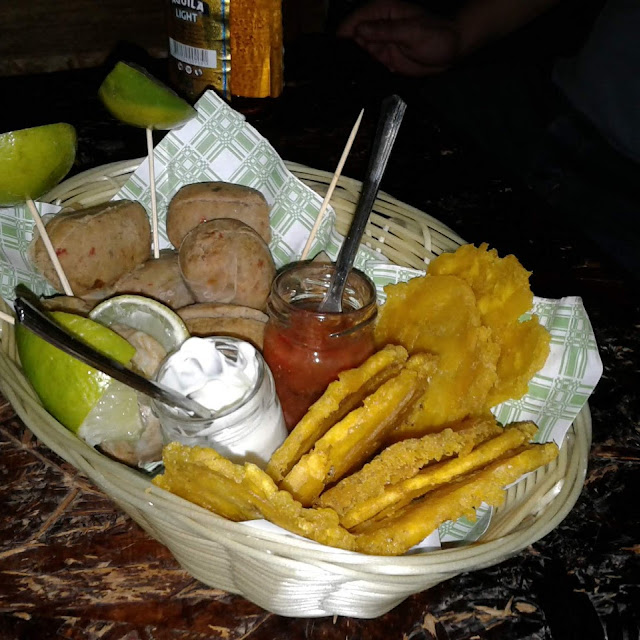 Butifarra Con Patacones Y Suero