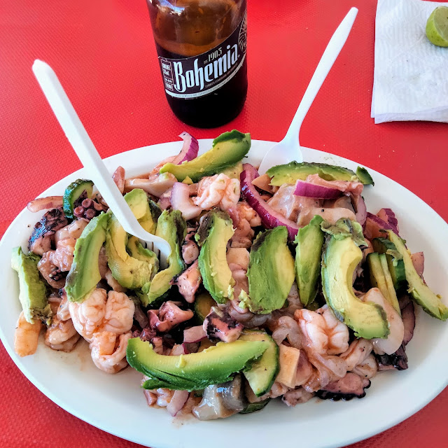 Tostada Especial de Mariscos