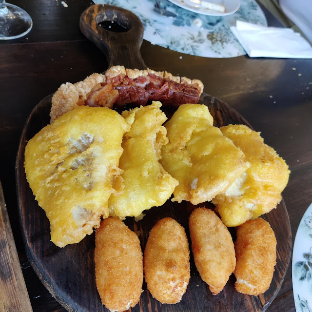 Torrezno Croquetas Y Bacalao