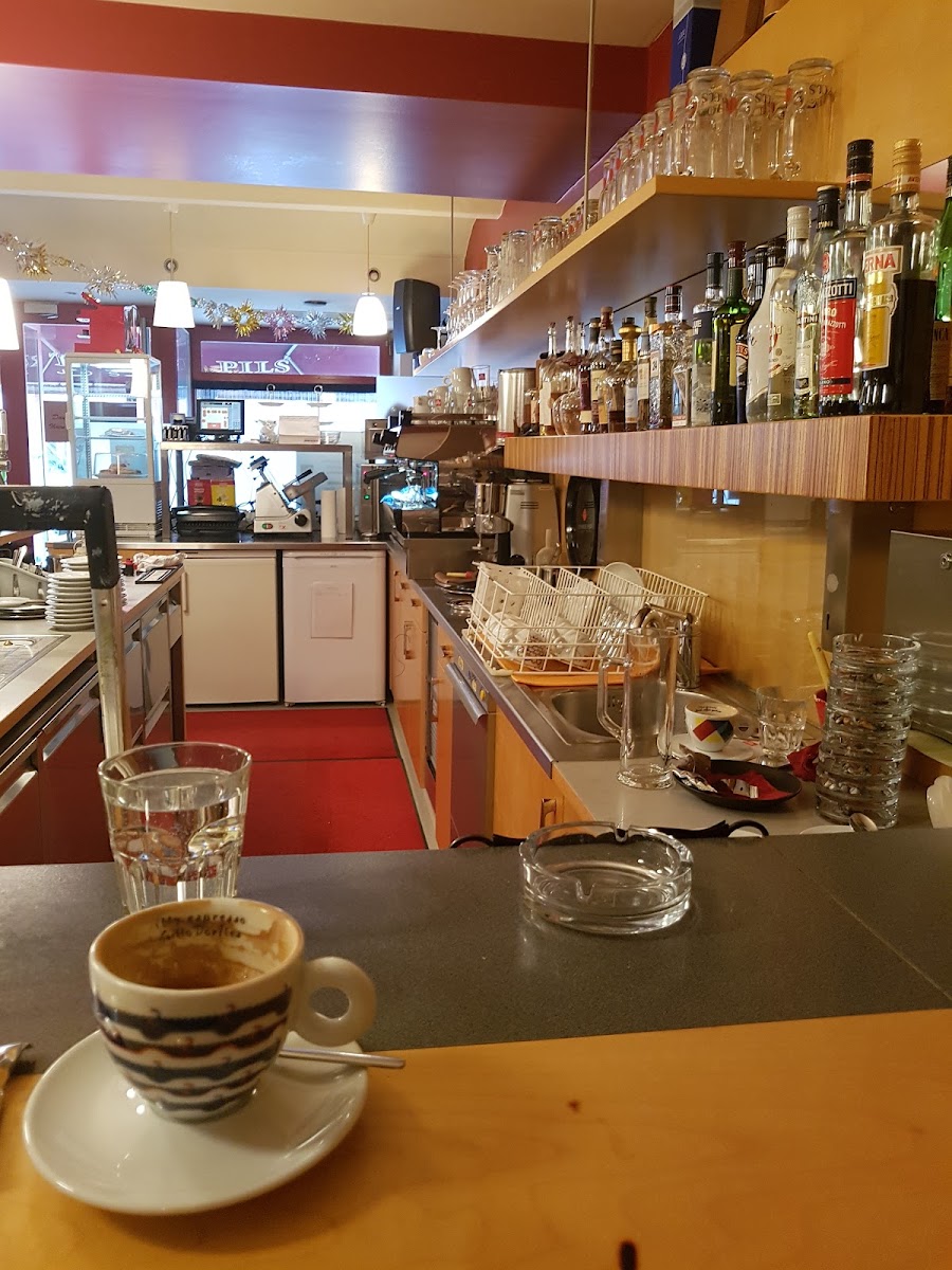Larini - CAFE BAR