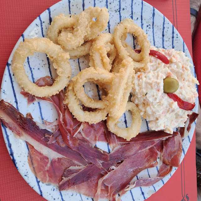 Calamares Y Ensaladilla