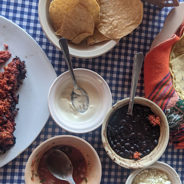 Crema Queso Frijol Y Salsa