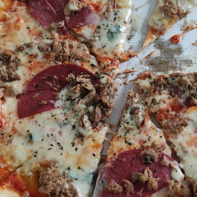 Pizza Salami Gorgonzola Tonno