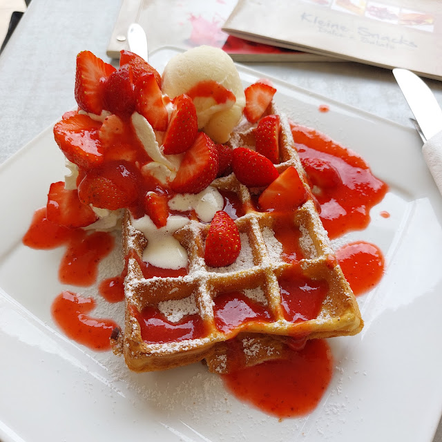 Erdbeerbecher