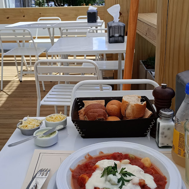 Sorrentinos Con Salsa Mixta