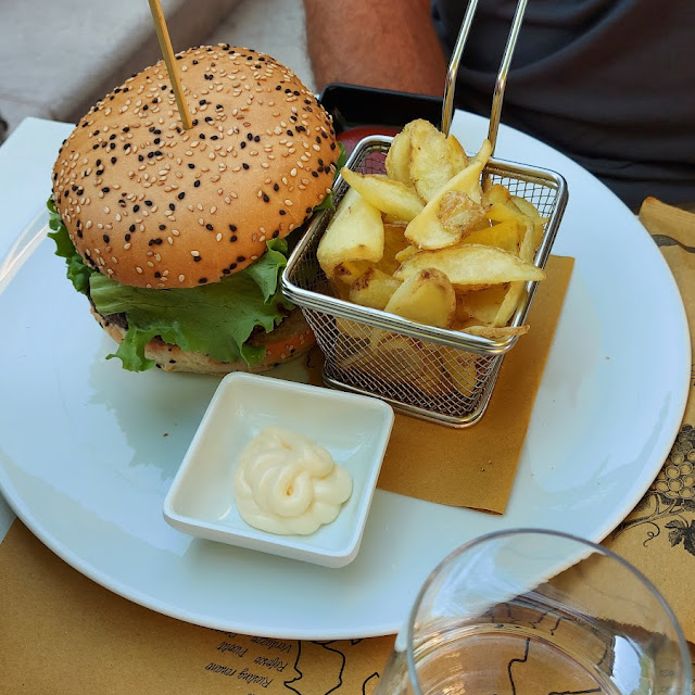 Burger Mit Pommes