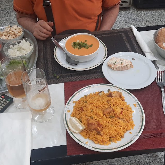 Paella Y Gazpacho Con Guarnicion
