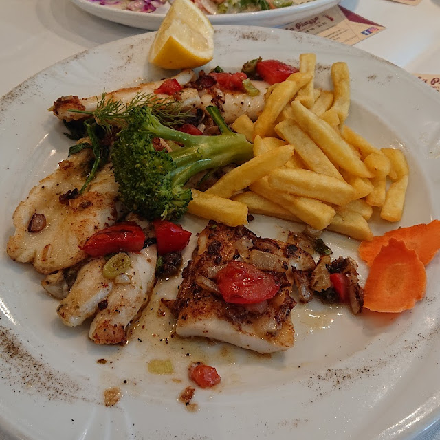 Calamari Tuben Mit Pommes