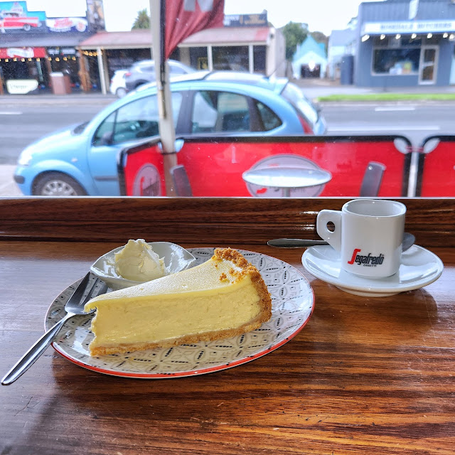 Baked Cheesecake with Cream